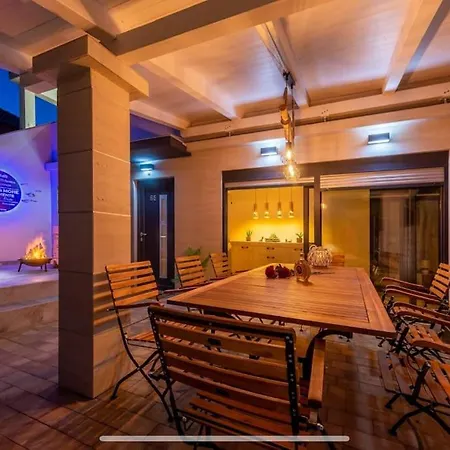 Nyaraló House Between Beaches