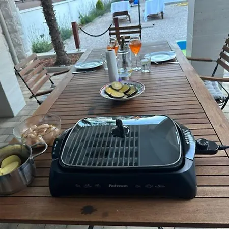 House Between Beaches Tatil Evi Vir