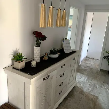 House Between Beaches Vir