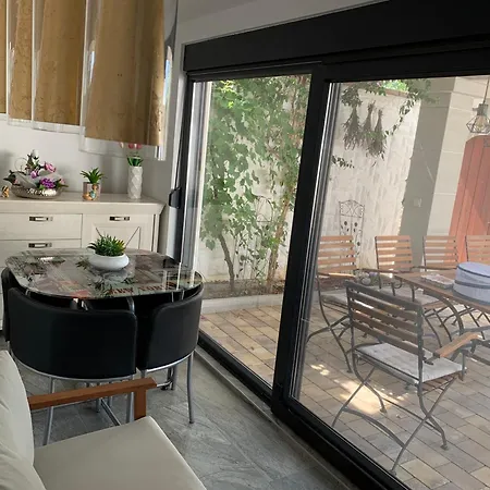 House In Between Beaches Holiday home Vir