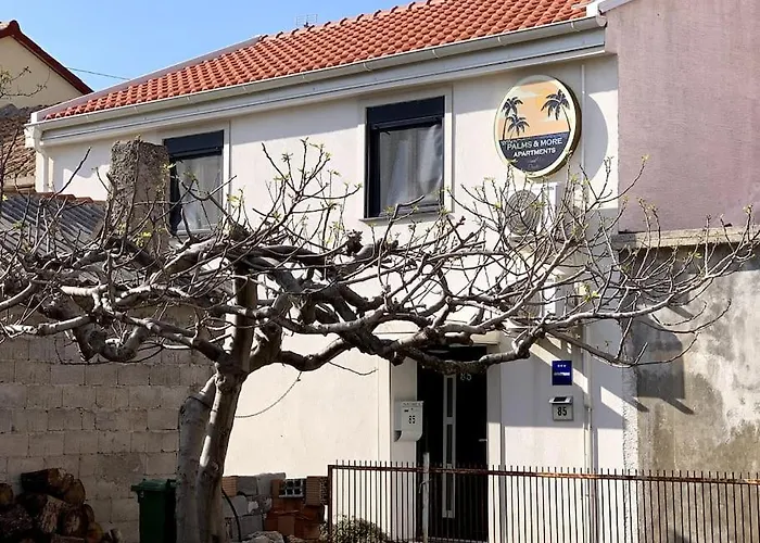 House Between Beaches Дом отдыха Вир