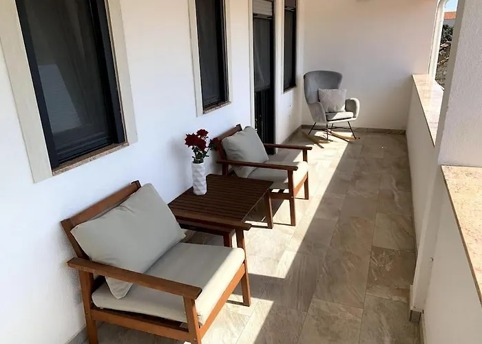 House Between Beaches