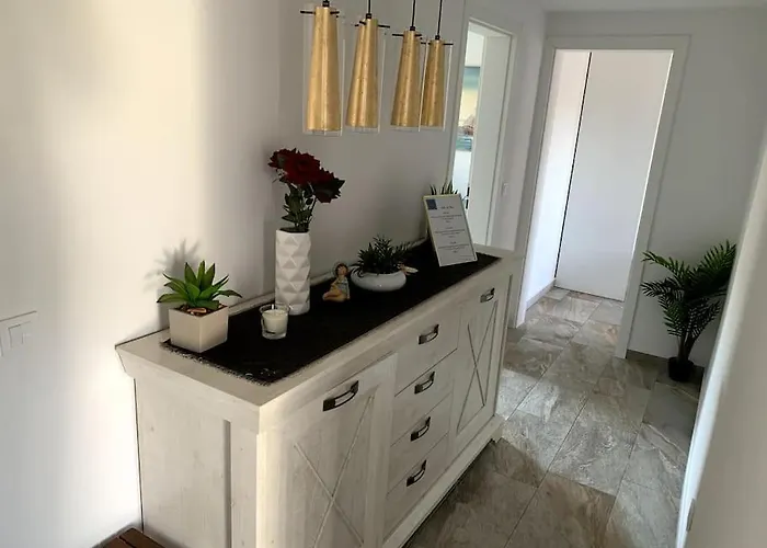 House Between Beaches Вир