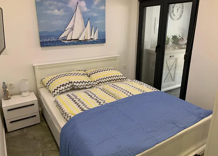 House Between Beaches Вир