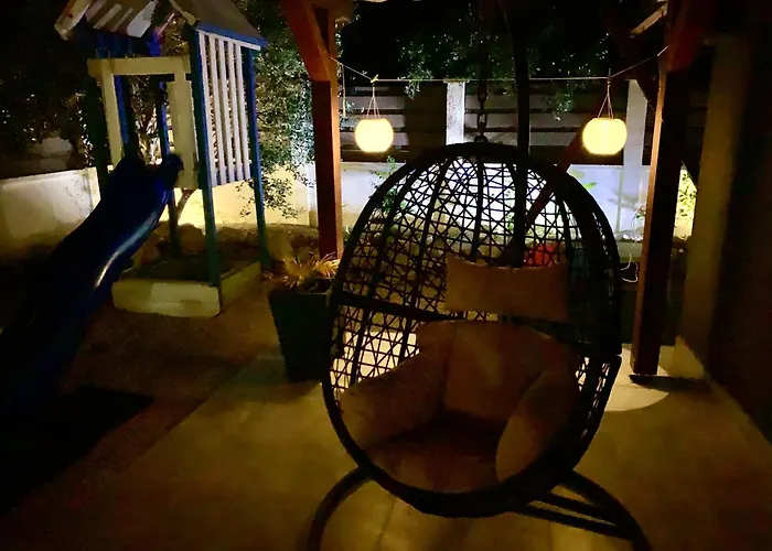 House Between Beaches Дом отдыха *